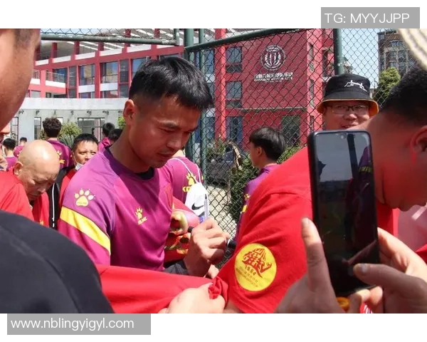 成都网球队战术引发热议球迷与专家各执己见展开激烈讨论