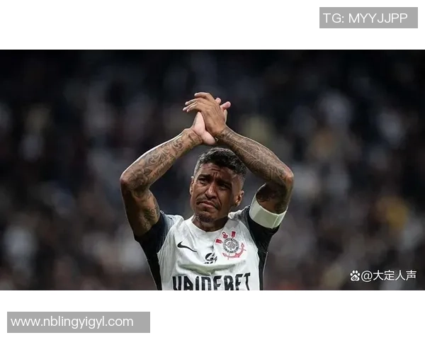 足球明星的魅力与帅气风采让人心动不已的瞬间回顾